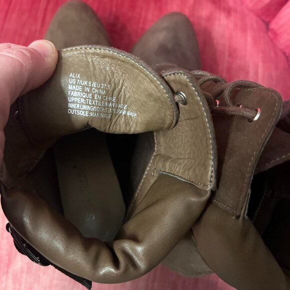 Shoe Dazzle Alix Platform Brown Hiker Bootie - Women's Size 7 - Picture 7 of 8